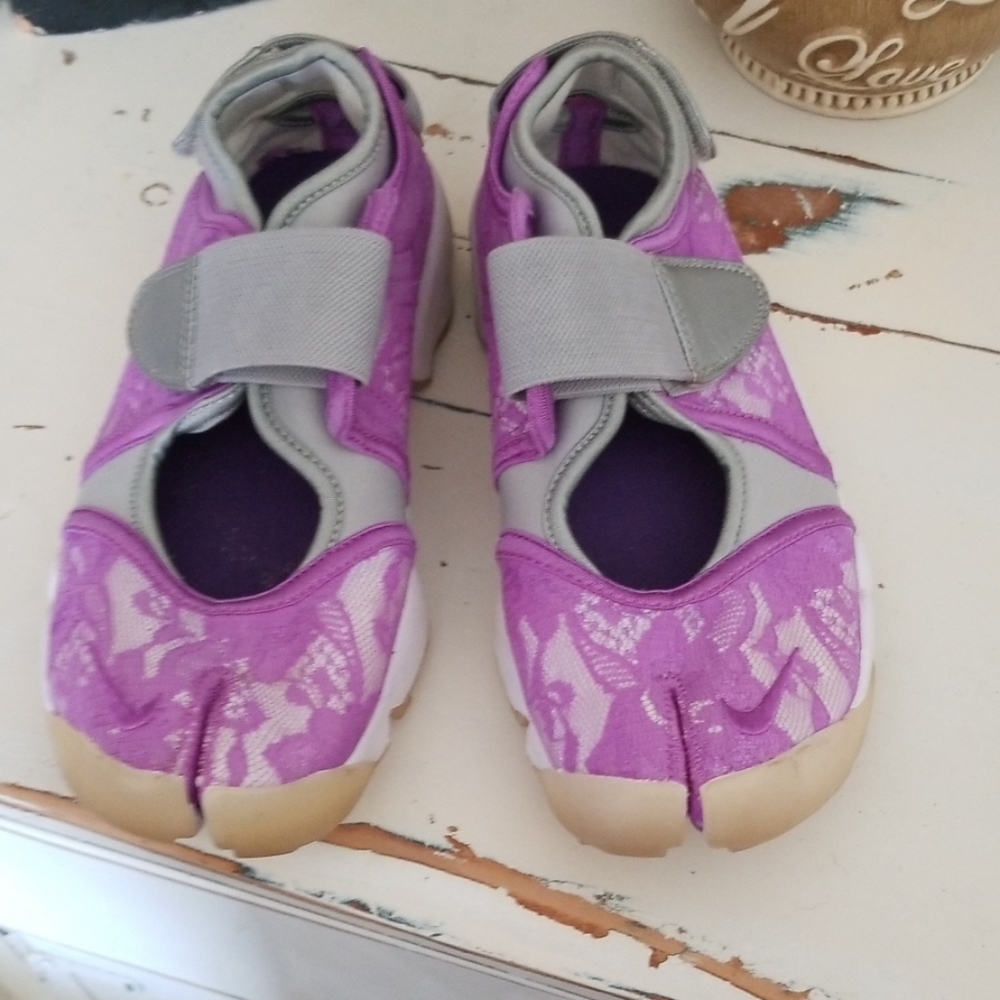 Lavender lace Nike Air Rift split toe shoes sz 7